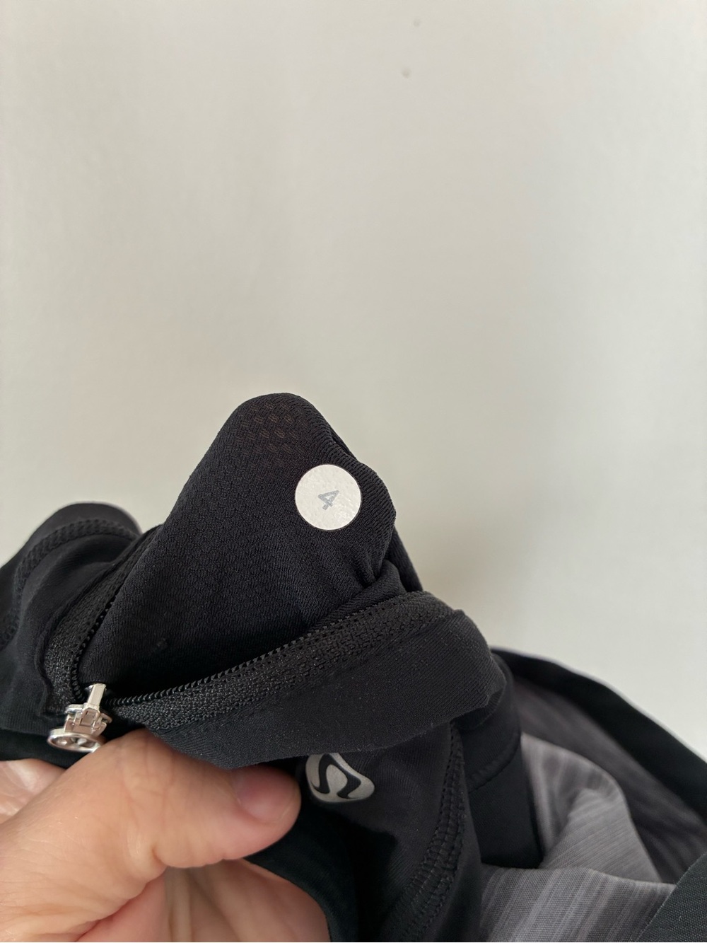 Lululemon Run Speed Shorts Size 4 - Picture 5 of 5